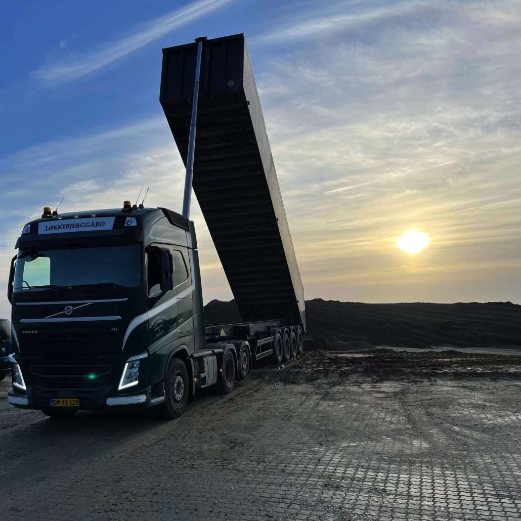 trækker til gruskørsel lastbil til entreprenørkørsel