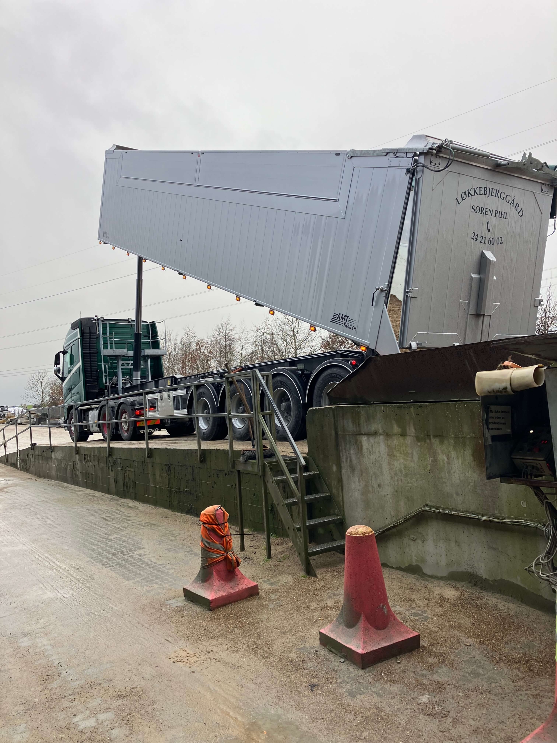 kørsel af foder levering af grus og sten